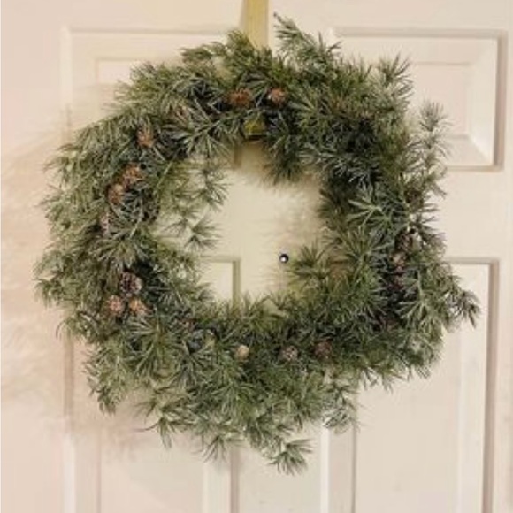 Weeping Pine Wreath - Picture 10 of 10